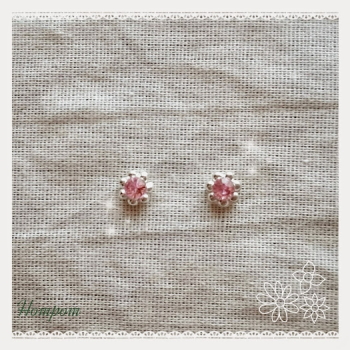 小さなお花の３wayピアス シルバー２　淡ピンク